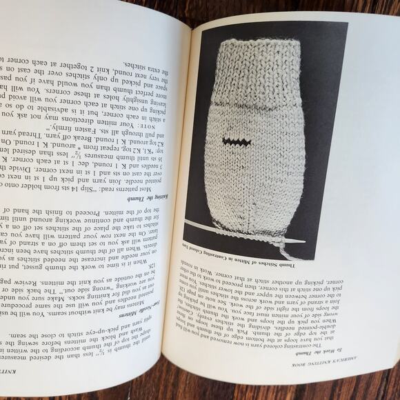 Vintage America's Knitting Book Blue How To Craft Decor Gertrude Taylor - Picture 3 of 12